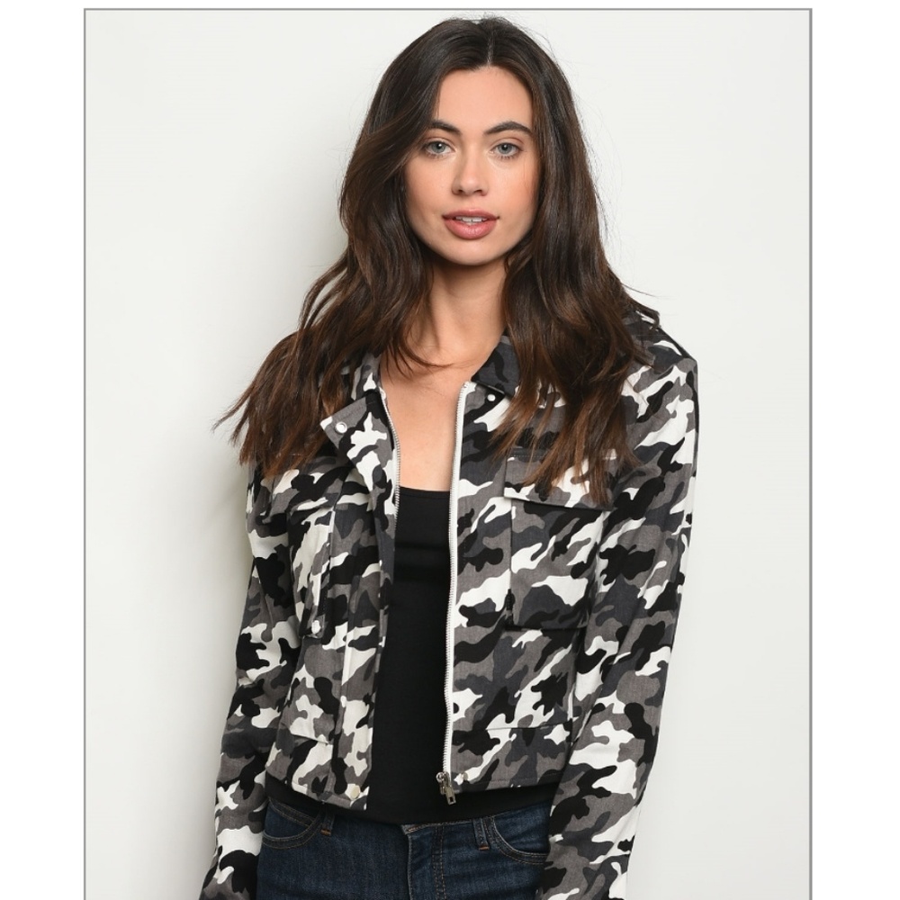 Black and gray army print jacket